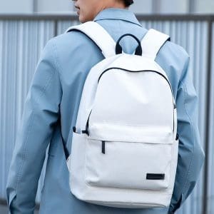 DuoHuePack er 22 lítra fartölvubakpoki / skólataska fyrir allt að 15,6" fartölvur & USB hleðslutengi fyrir snjalltæki