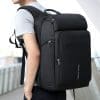 Compacto er rúmgóður bakpoki með 180 gráðu opnun, USB hleðslutengi, hólf fyrir allt að 17,3" fartölvur, vatnsheldur með góðri öndun
